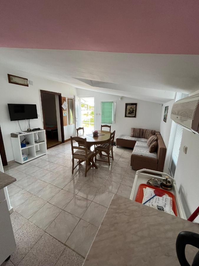 Apartments Tea Karlobag Εξωτερικό φωτογραφία