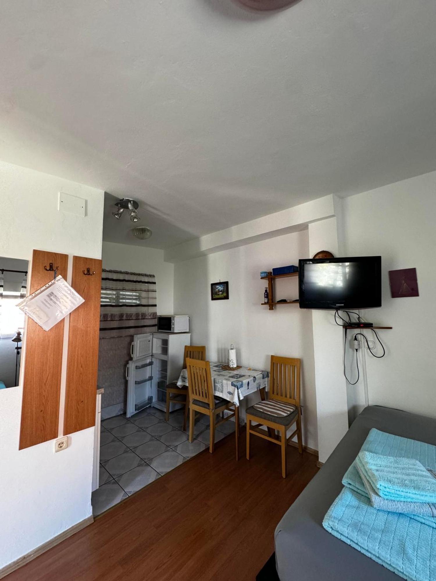 Apartments Tea Karlobag Εξωτερικό φωτογραφία